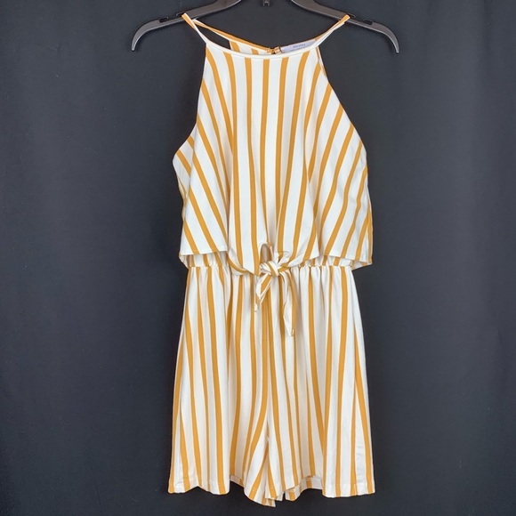 🌹NWT. Bershka Short Halter Neck Jumpsuit. Size S. - Picture 3 of 8